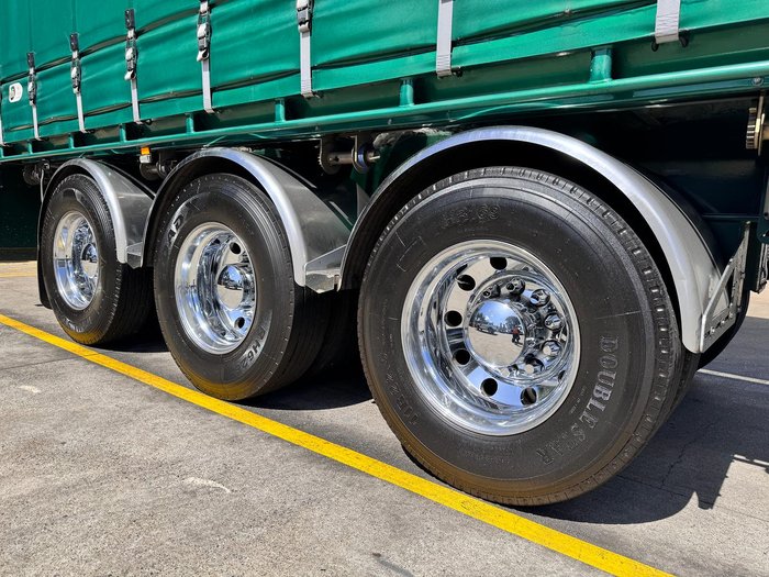 2011 Maxitrans St3 22 Pallet Refrigerated Curtain Sider