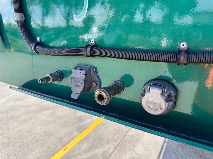 2011 Maxitrans St3 22 Pallet Refrigerated Curtain Sider