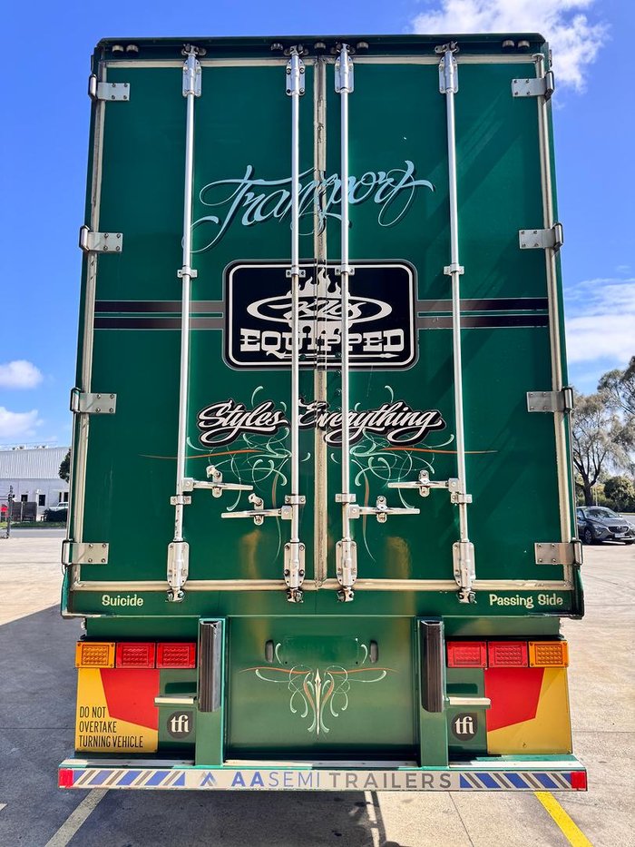 2011 Maxitrans St3 22 Pallet Refrigerated Curtain Sider