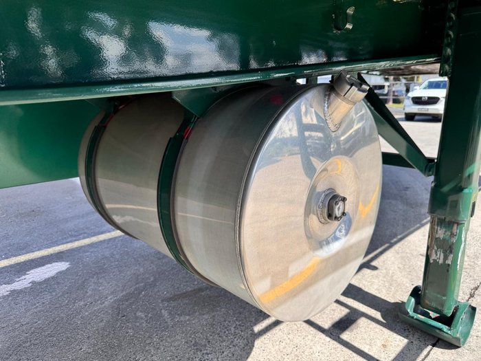 2011 Maxitrans St3 22 Pallet Refrigerated Curtain Sider