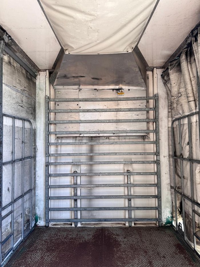 2011 Maxitrans St3 22 Pallet Refrigerated Curtain Sider