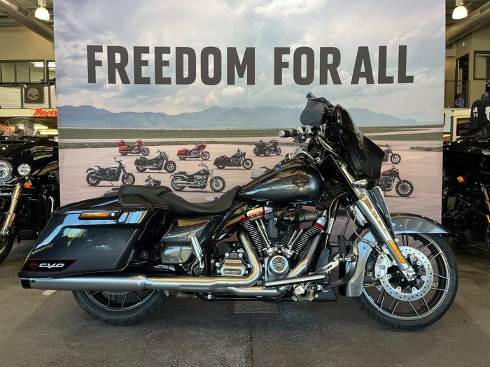 2020 Harley-davidson FLHXSE CVO STREET GLIDE Black Stardust Fade