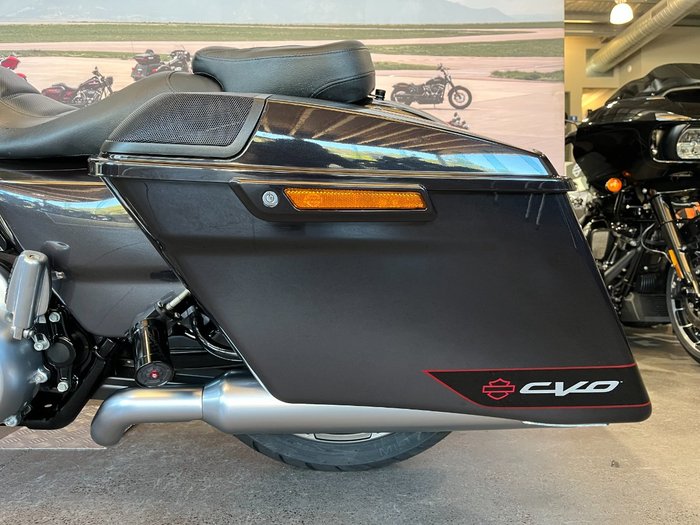 2020 Harley-davidson FLHXSE CVO STREET GLIDE Black Stardust Fade