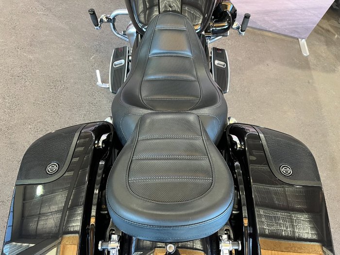 2020 Harley-davidson FLHXSE CVO STREET GLIDE Black Stardust Fade
