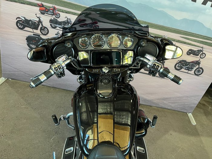 2020 Harley-davidson FLHXSE CVO STREET GLIDE Black Stardust Fade