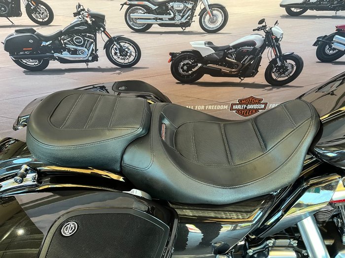 2020 Harley-davidson FLHXSE CVO STREET GLIDE Black Stardust Fade