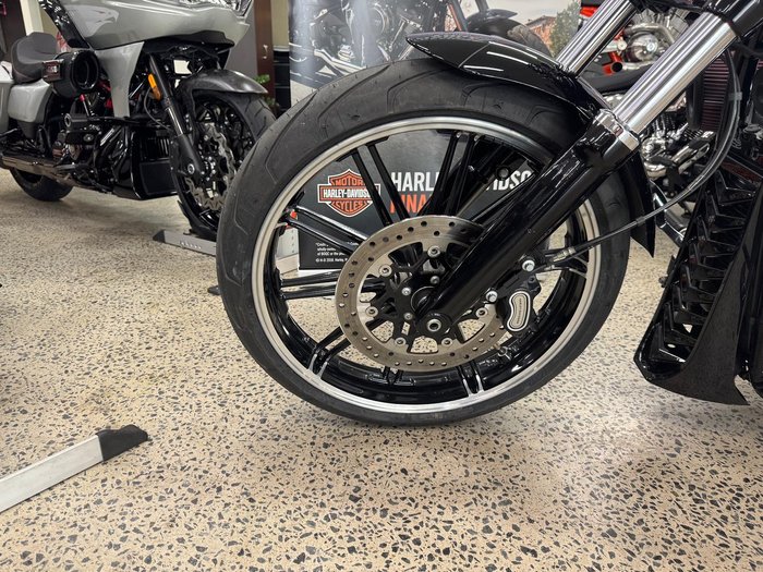 2018 Harley-Davidson Breakout 107 (FXBR) Softail Black