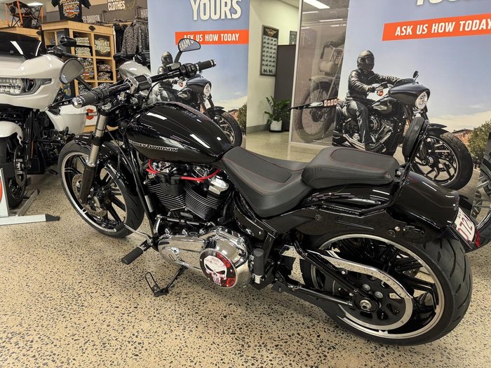 2018 Harley-Davidson Breakout 107 (FXBR) Softail Black