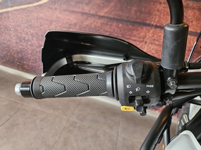2024 Royal Enfield Himalayan 450 Himalayan White