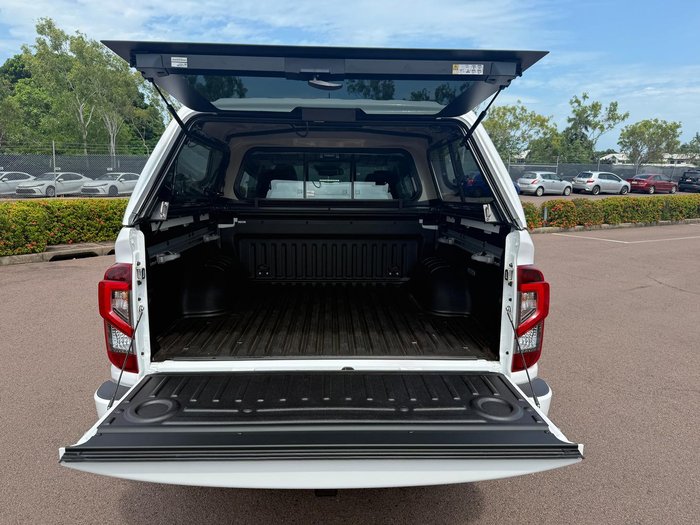 2025 Nissan Navara ST-X