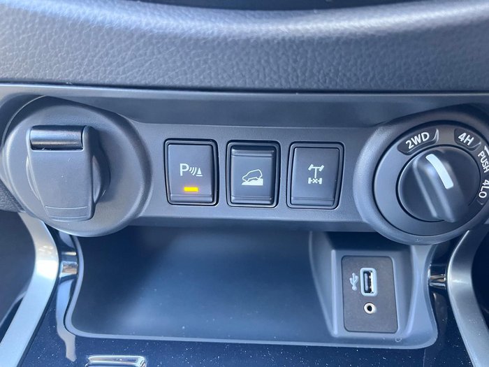 2025 Nissan Navara ST-X