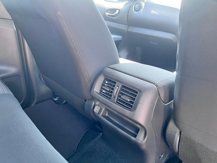 2025 Nissan Navara ST-X