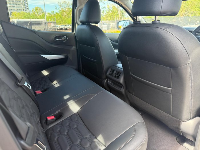 2025 Nissan Navara ST-X