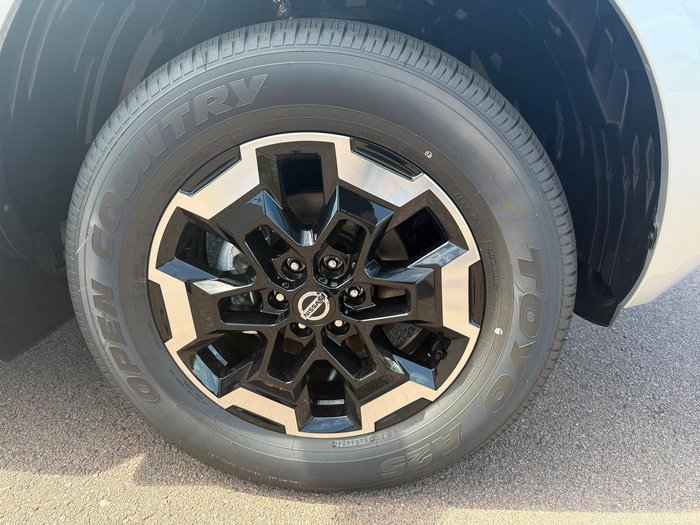 2025 Nissan Navara ST-X