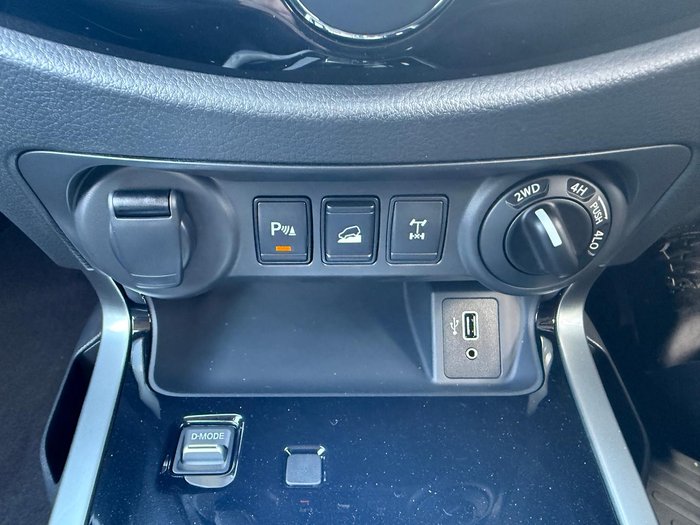 2025 Nissan Navara ST-X