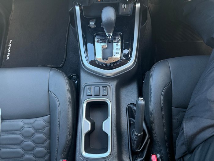 2025 Nissan Navara ST-X