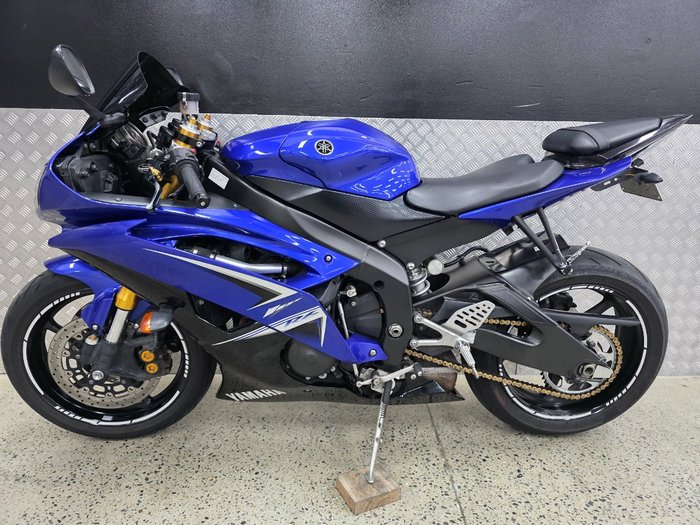 2009 Yamaha YZF-R6 BLUE