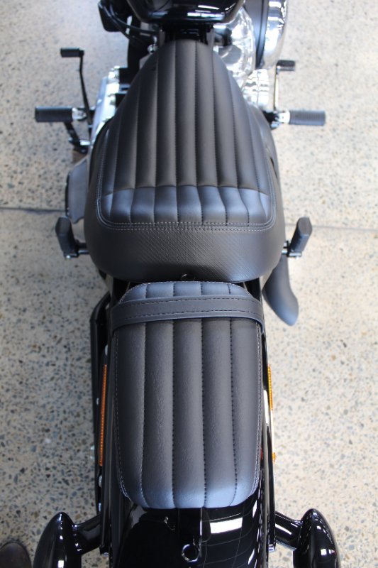 2025 Harley-davidson FXBB STREET BOB (117) VIVID BLACK