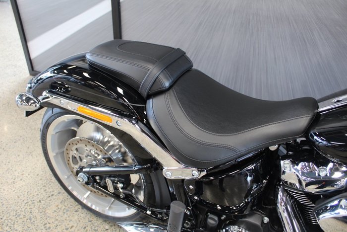 2025 Harley-davidson FLFB FAT BOY (117) VIVID BLACK