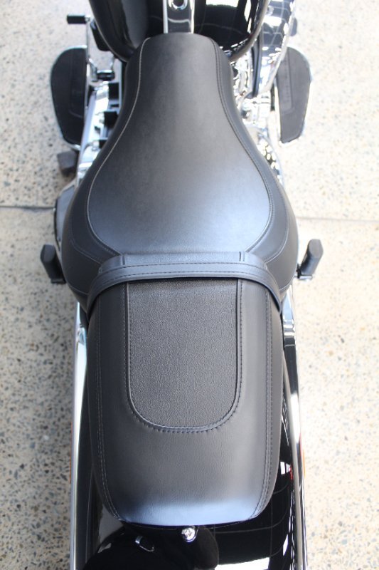 2025 Harley-davidson FLFB FAT BOY (117) VIVID BLACK