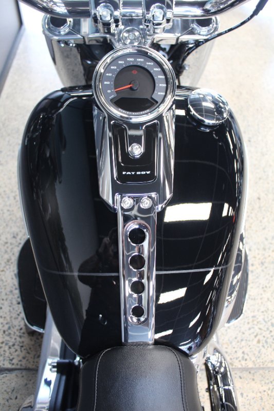 2025 Harley-davidson FLFB FAT BOY (117) VIVID BLACK