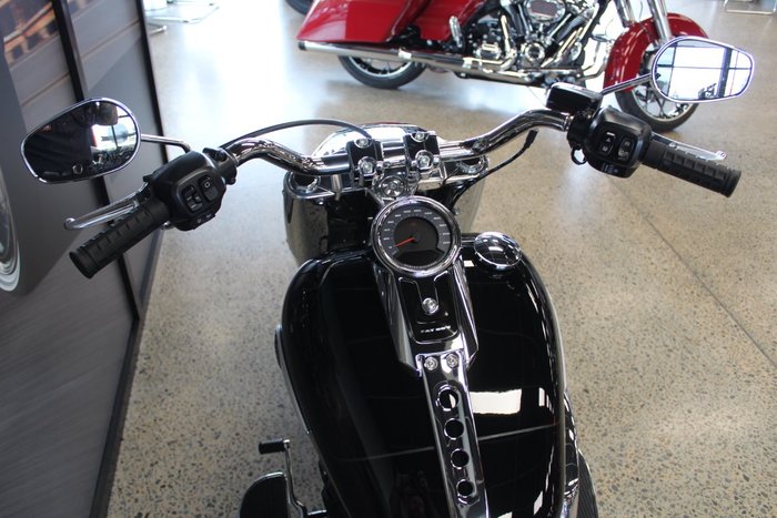 2025 Harley-davidson FLFB FAT BOY (117) VIVID BLACK