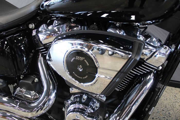 2025 Harley-davidson FLFB FAT BOY (117) VIVID BLACK
