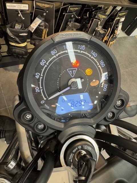 2025 Triumph 2025 Triumph 900CC SCRAMBLER 900 Kingfisher Blue