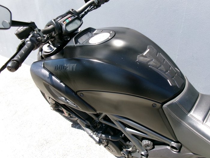 2015 DUCATI DIAVEL Black