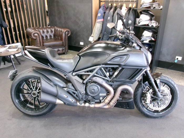 2015 DUCATI DIAVEL Black