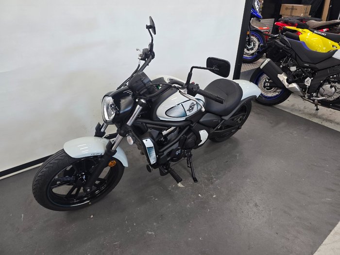 2022 Kawasaki VULCAN S SE White