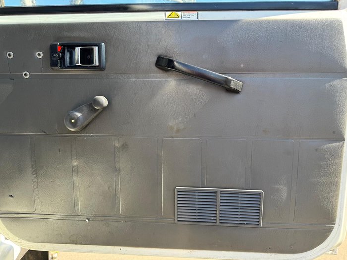 2005 Isuzu Frr 550 WHITE