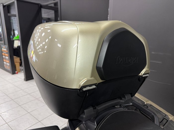 2014 TRIUMPH SPRINT GT Gold