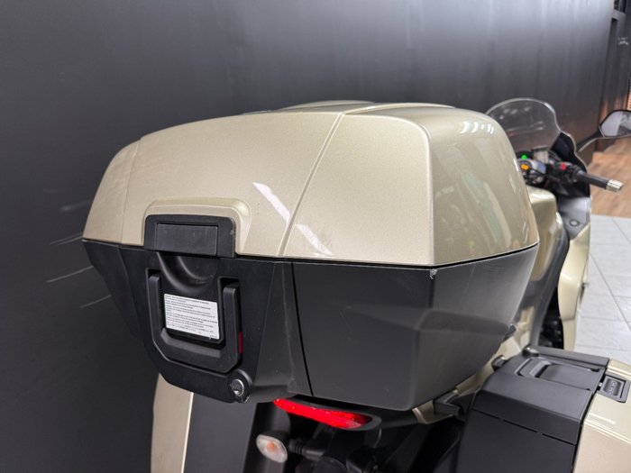 2014 TRIUMPH SPRINT GT Gold