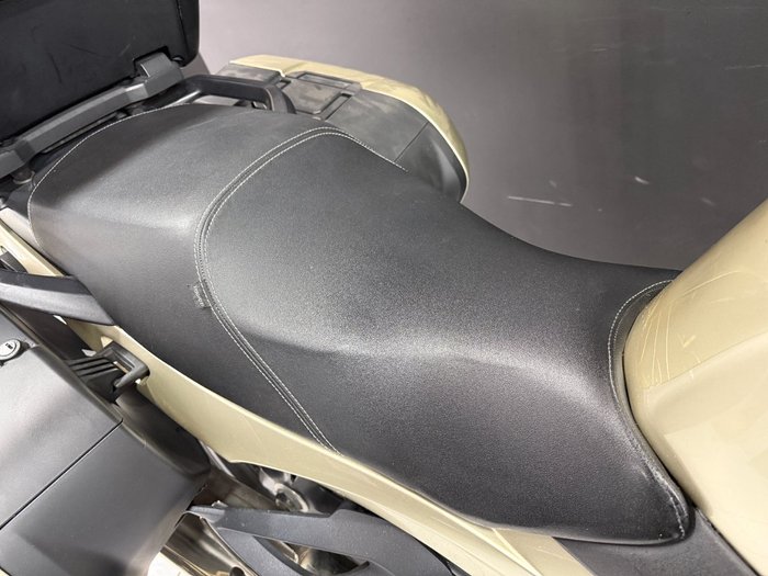 2014 TRIUMPH SPRINT GT Gold