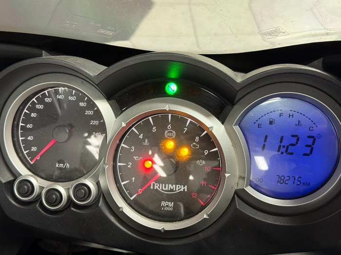 2014 TRIUMPH SPRINT GT Gold