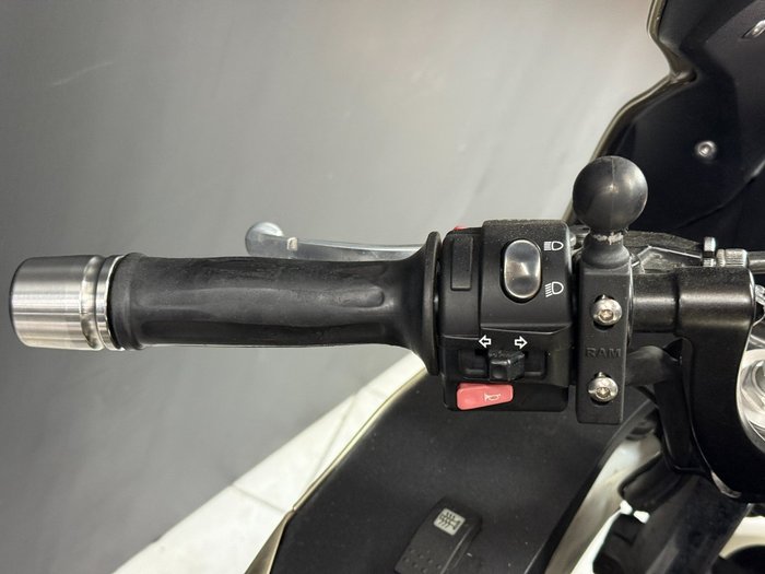 2014 TRIUMPH SPRINT GT Gold