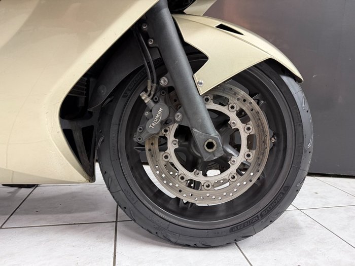 2014 TRIUMPH SPRINT GT Gold