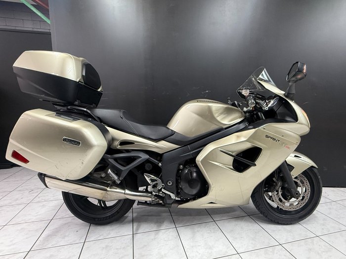 2014 TRIUMPH SPRINT GT Gold