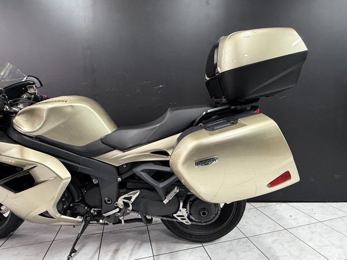 2014 TRIUMPH SPRINT GT Gold