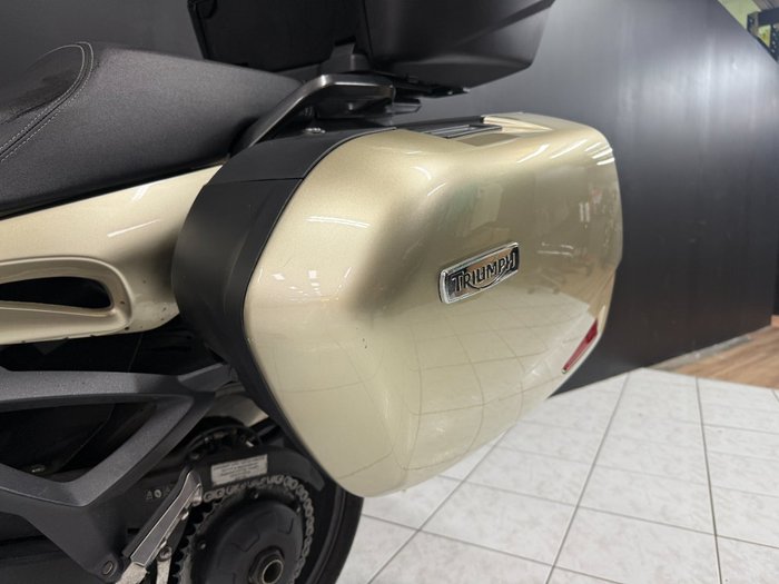 2014 TRIUMPH SPRINT GT Gold