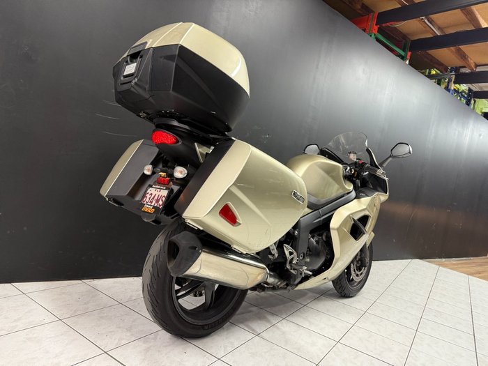 2014 TRIUMPH SPRINT GT Gold