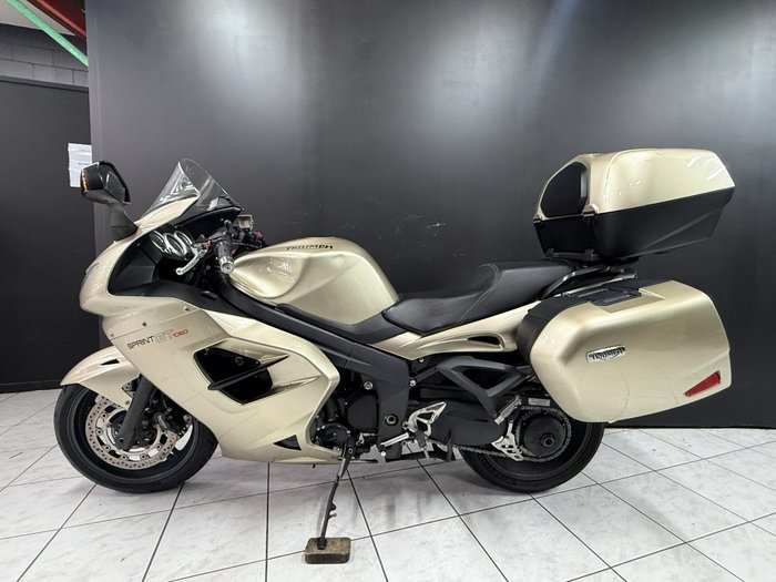 2014 TRIUMPH SPRINT GT Gold