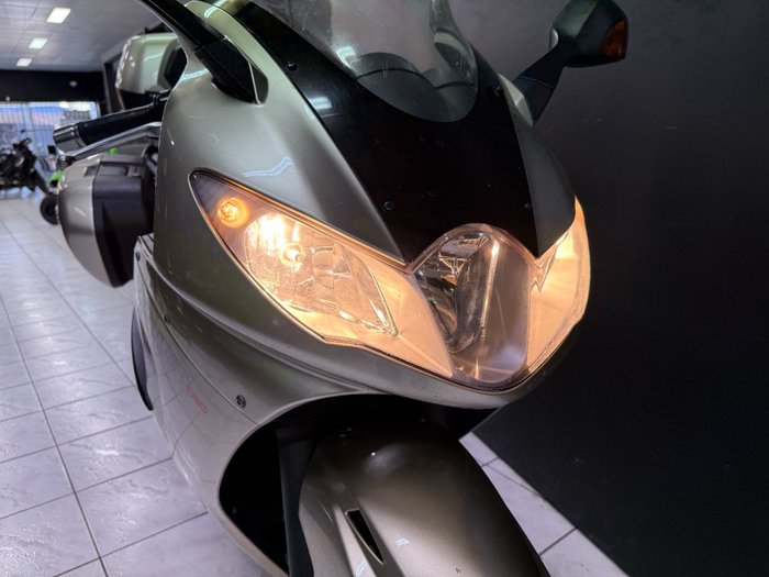 2014 TRIUMPH SPRINT GT Gold