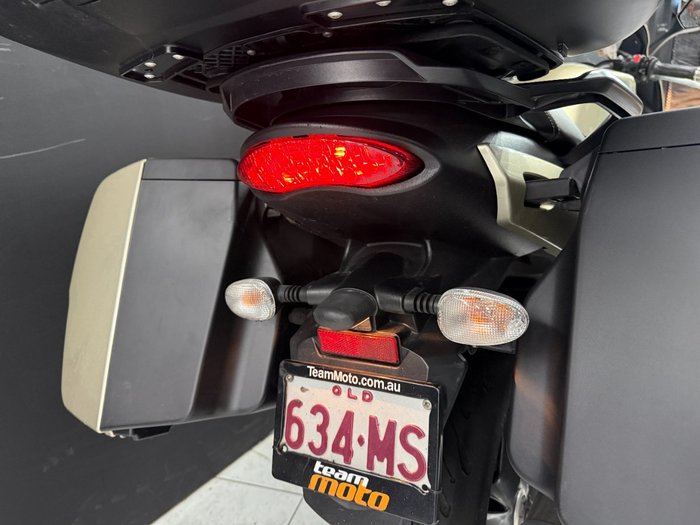 2014 TRIUMPH SPRINT GT Gold