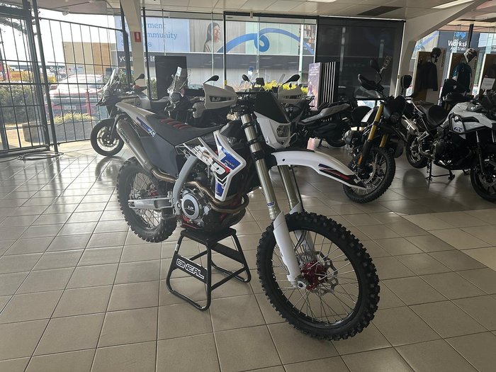 2025 AJP SPR 310R SPR White