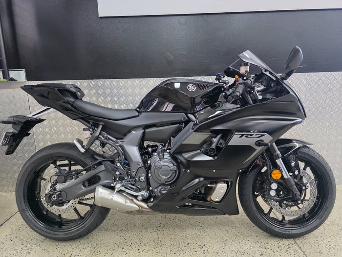 2025 Yamaha YZF-R7LA BLACK