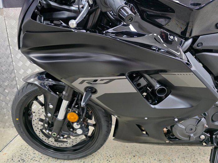 2025 Yamaha YZF-R7LA BLACK