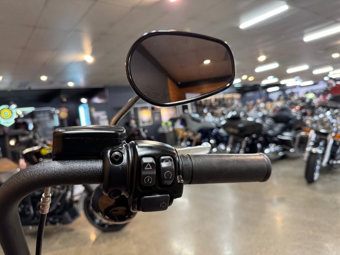 2017 Harley-davidson FXBB STREET BOB Red
