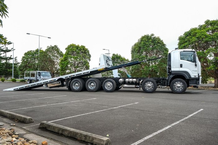 2025 Isuzu F Series FYJ300-350